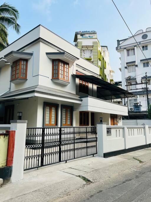 Home In Guruvayur-3 Bedroom Exteriör bild