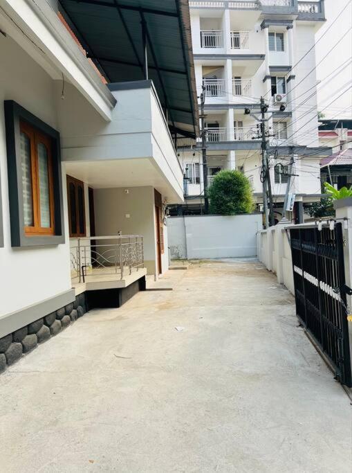 Home In Guruvayur-3 Bedroom Exteriör bild