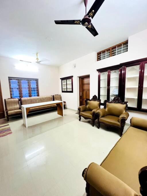Home In Guruvayur-3 Bedroom Exteriör bild